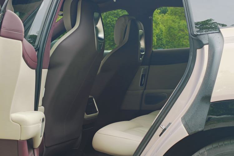 Used Xiaomi Auto YU7 2025 Ultra-Long Range High-Performance All-Wheel-Drive Max Edition Interior 3