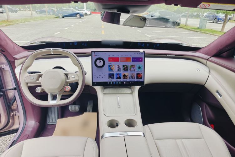 Used Xiaomi Auto YU7 2025 Ultra-Long Range High-Performance All-Wheel-Drive Max Edition Interior 4