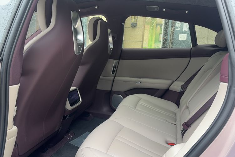 Used Xiaomi Auto YU7 2025 Ultra-Long Range Rear-Wheel Drive Version Interior 4