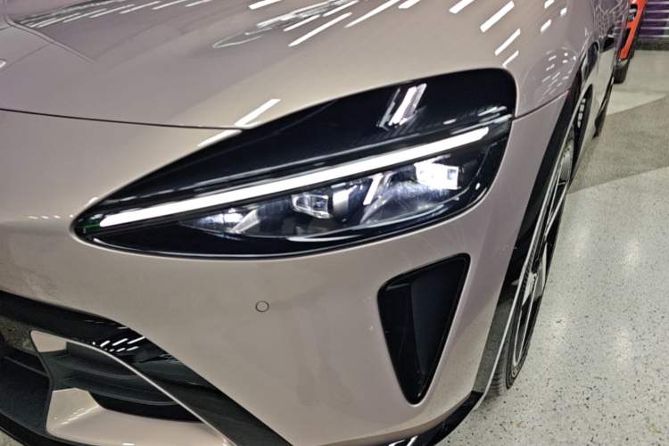 Used Xiaomi Auto YU7 2025 Ultra-Long Range High-Performance All-Wheel-Drive Max Edition Left Front Headlight