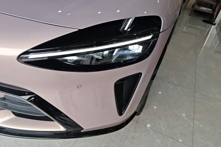 Used Xiaomi Auto YU7 2025 Ultra-Long Range High-Performance All-Wheel-Drive Max Edition Left Front Headlight