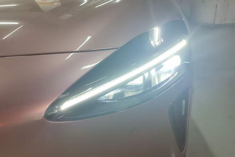 Used Xiaomi Auto YU7 2025 Ultra-Long Range High-Performance All-Wheel-Drive Max Edition Left Front Headlight