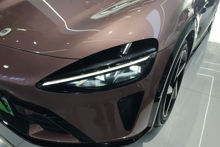 Used Xiaomi Auto YU7 2025 Ultra-Long Range High-Performance All-Wheel-Drive Max Edition Left Front Headlight