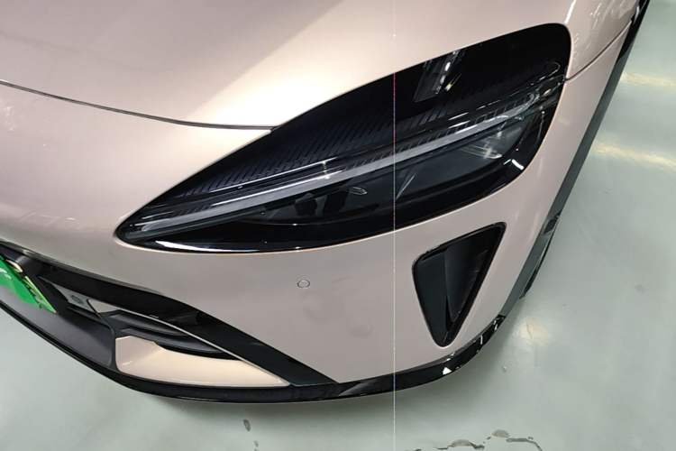 Used Xiaomi Auto YU7 2025 Ultra-Long Range Rear-Wheel Drive Version Left Front Headlight