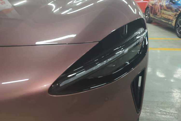 Used Xiaomi Auto YU7 2025 Ultra-Long Range High-Performance All-Wheel-Drive Max Edition Left Front Headlight