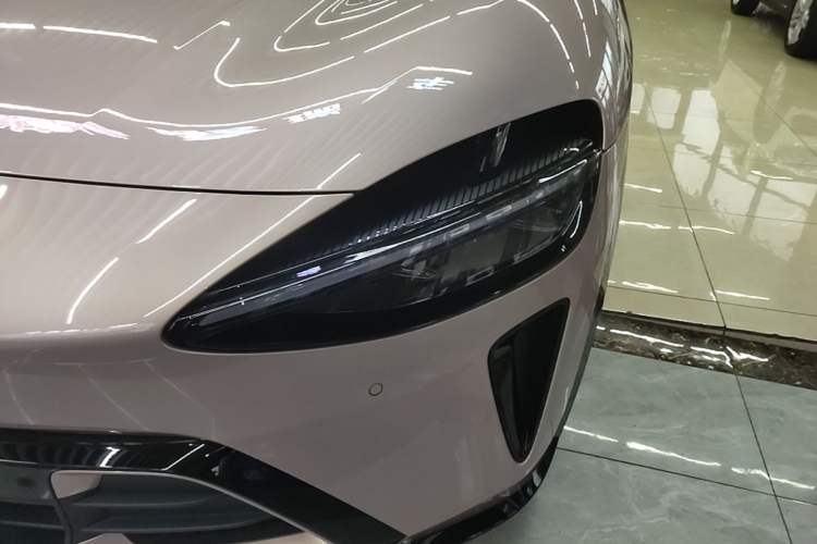 Used Xiaomi Auto YU7 2025 Ultra-Long Range High-Performance All-Wheel-Drive Max Edition Left Front Headlight