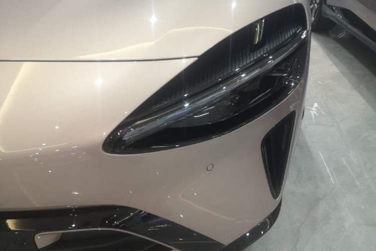 Used Xiaomi Auto YU7 2025 Ultra-Long Range High-Performance All-Wheel-Drive Max Edition Left Front Headlight