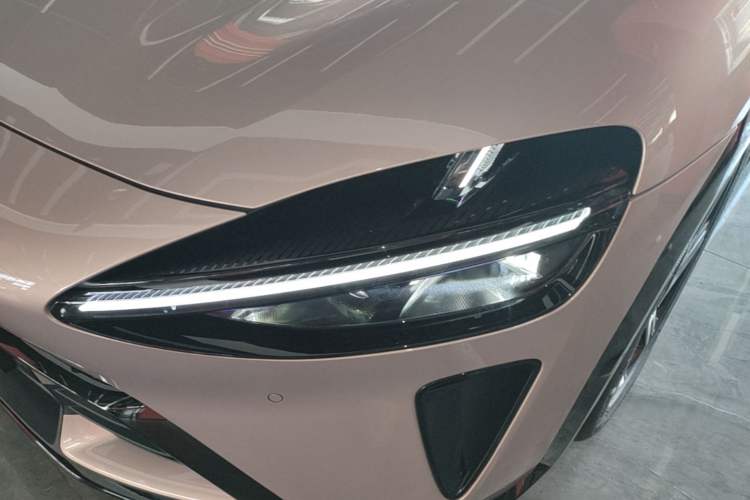 Used Xiaomi Auto YU7 2025 Ultra-Long Range All-Wheel Drive Pro Version Left Front Headlight
