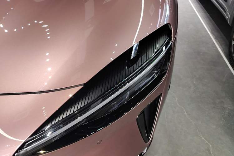 Used Xiaomi Auto YU7 2025 Ultra-Long Range High-Performance All-Wheel-Drive Max Edition Left Front Headlight