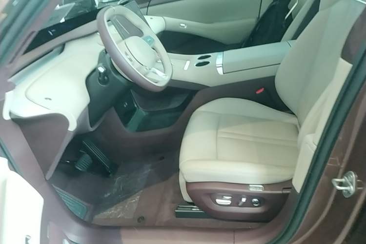 Used Xiaomi Auto YU7 2025 Ultra-Long Range High-Performance All-Wheel-Drive Max Edition Left Front Seat