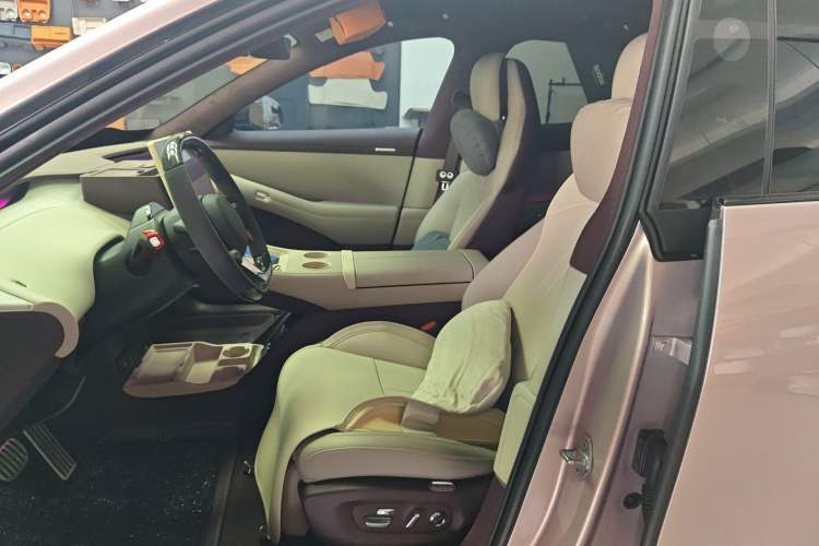 Used Xiaomi Auto YU7 2025 Ultra-Long Range High-Performance All-Wheel-Drive Max Edition Left Front Seat