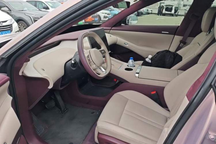 Used Xiaomi Auto YU7 2025 Ultra-Long Range High-Performance All-Wheel-Drive Max Edition Left Front Seat