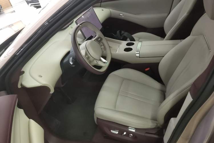 Used Xiaomi Auto YU7 2025 Ultra-Long Range High-Performance All-Wheel-Drive Max Edition Left Front Seat