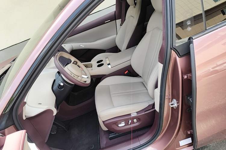 Used Xiaomi Auto YU7 2025 Ultra-Long Range High-Performance All-Wheel-Drive Max Edition Left Front Seat