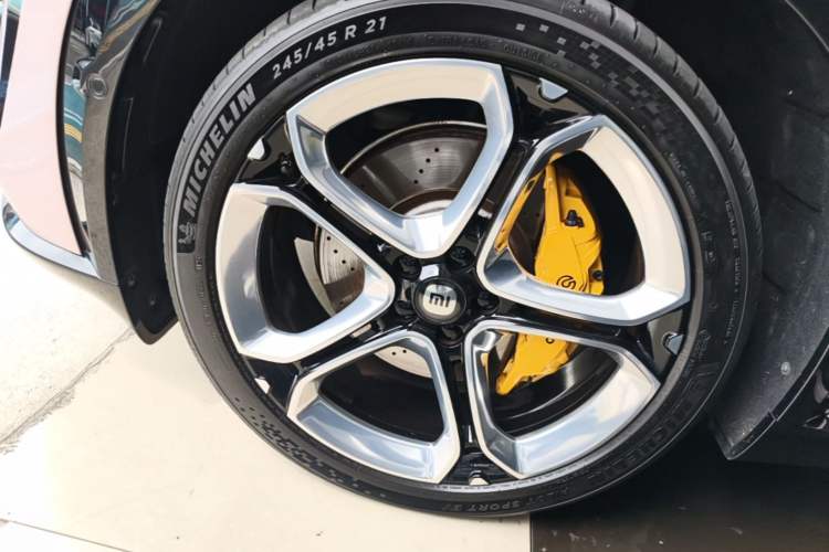 Used Xiaomi Auto YU7 2025 Ultra-Long Range High-Performance All-Wheel-Drive Max Edition Left Front Wheel Hub