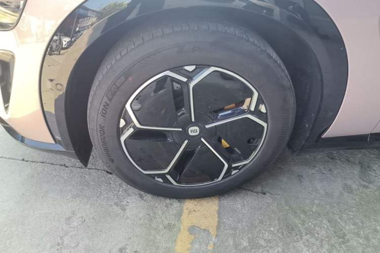 Used Xiaomi Auto YU7 2025 Ultra-Long Range High-Performance All-Wheel-Drive Max Edition Left Front Wheel Hub