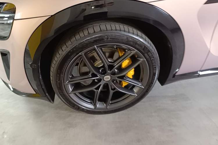 Used Xiaomi Auto YU7 2025 Ultra-Long Range High-Performance All-Wheel-Drive Max Edition Left Front Wheel Hub