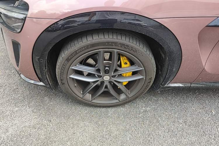 Used Xiaomi Auto YU7 2025 Ultra-Long Range High-Performance All-Wheel-Drive Max Edition Left Front Wheel Hub