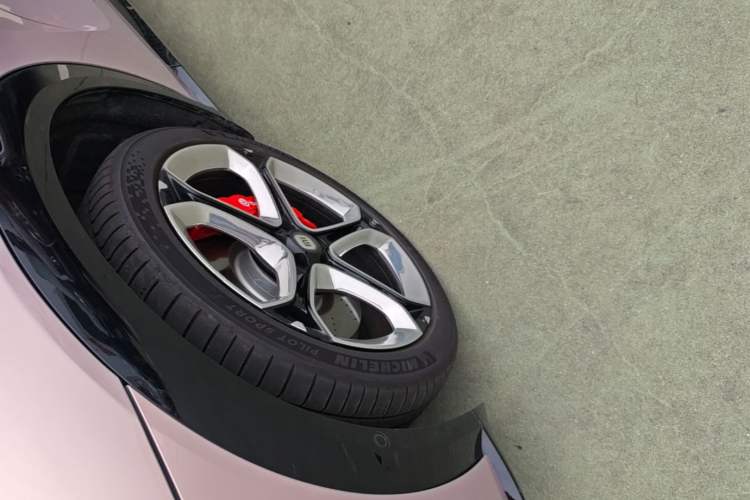 Used Xiaomi Auto YU7 2025 Ultra-Long Range High-Performance All-Wheel-Drive Max Edition Left Front Wheel Hub