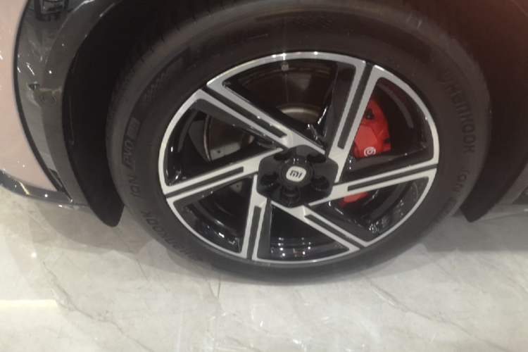 Used Xiaomi Auto YU7 2025 Ultra-Long Range High-Performance All-Wheel-Drive Max Edition Left Front Wheel Hub