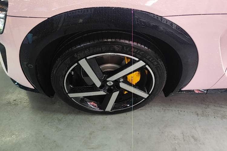 Used Xiaomi Auto YU7 2025 Ultra-Long Range All-Wheel Drive Pro Version Left Front Wheel Hub