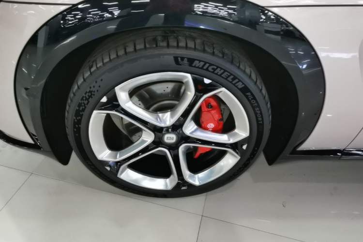 Used Xiaomi Auto YU7 2025 Ultra-Long Range High-Performance All-Wheel-Drive Max Edition Left Front Wheel Hub