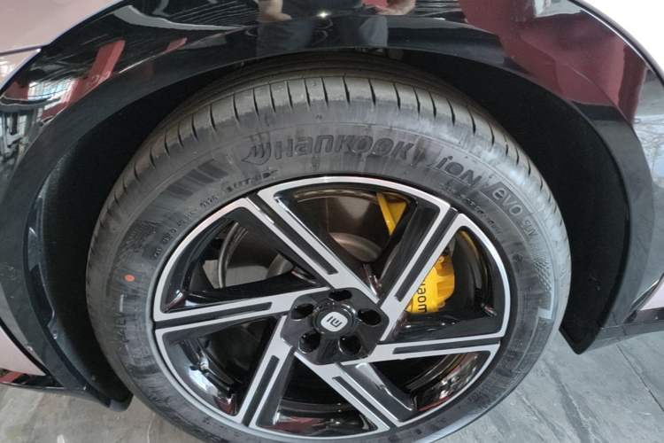 Used Xiaomi Auto YU7 2025 Ultra-Long Range All-Wheel Drive Pro Version Left Front Wheel Hub