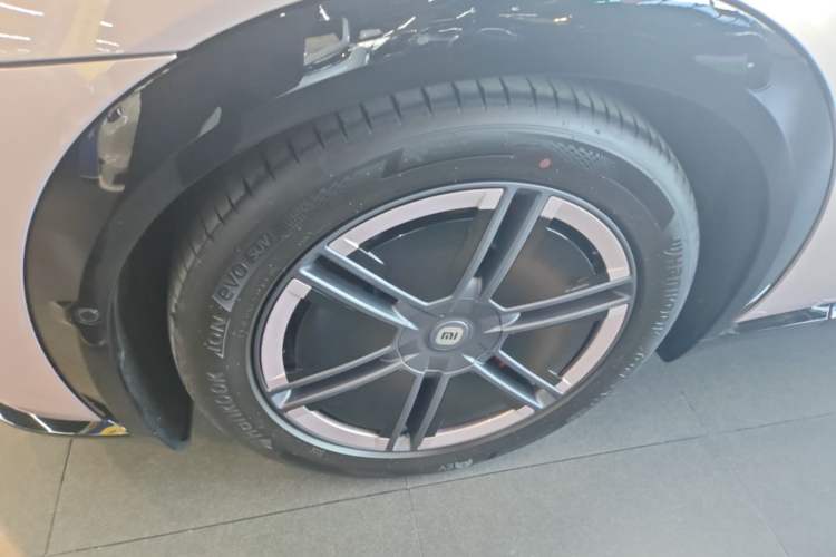 Used Xiaomi Auto YU7 2025 Ultra-Long Range High-Performance All-Wheel-Drive Max Edition Left Front Wheel Hub
