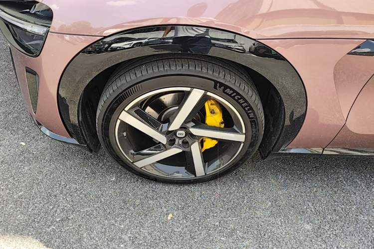 Used Xiaomi Auto YU7 2025 Ultra-Long Range High-Performance All-Wheel-Drive Max Edition Left Front Wheel Hub