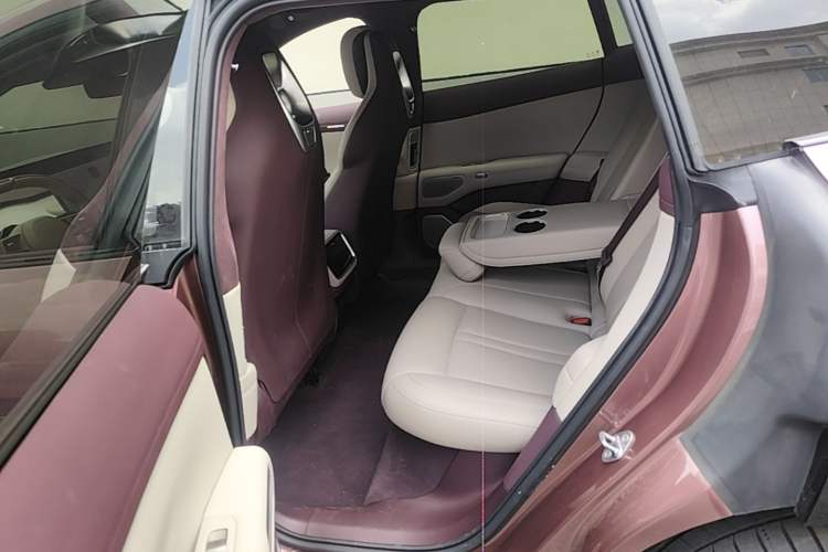 Used Xiaomi Auto YU7 2025 Ultra-Long Range High-Performance All-Wheel-Drive Max Edition Left Rear Seat