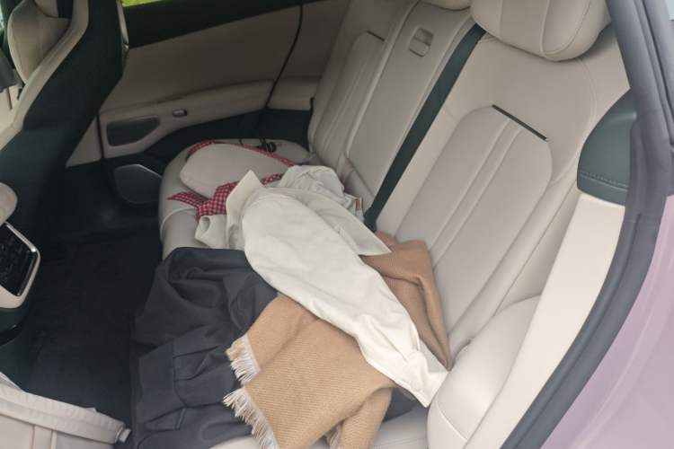 Used Xiaomi Auto YU7 2025 Ultra-Long Range High-Performance All-Wheel-Drive Max Edition Left Rear Seat