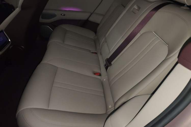 Used Xiaomi Auto YU7 2025 Ultra-Long Range High-Performance All-Wheel-Drive Max Edition Left Rear Seat