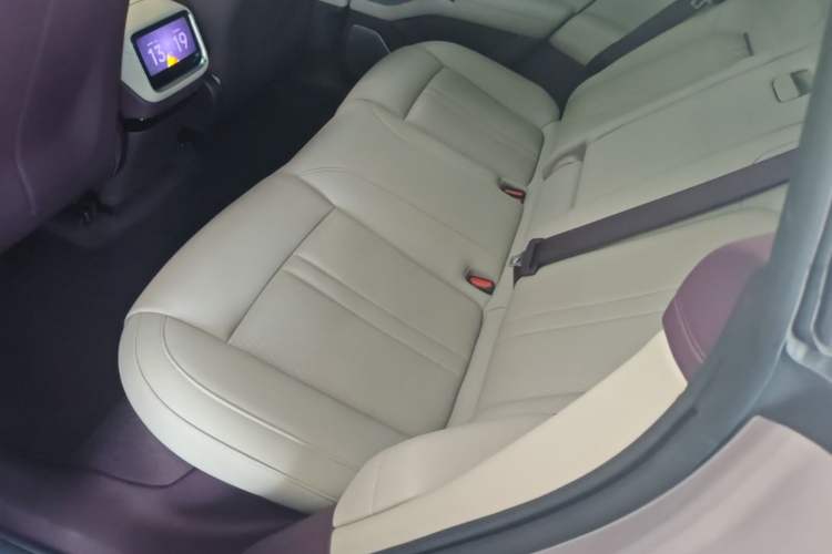 Used Xiaomi Auto YU7 2025 Ultra-Long Range High-Performance All-Wheel-Drive Max Edition Left Rear Seat