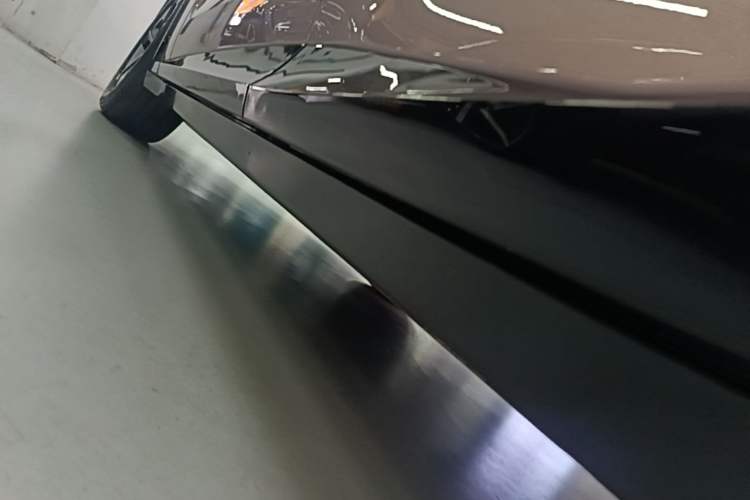 Used Xiaomi Auto YU7 2025 Ultra-Long Range All-Wheel Drive Pro Version Left Side Sill