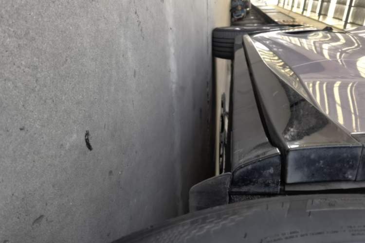 Used Xiaomi Auto YU7 2025 Ultra-Long Range Rear-Wheel Drive Version Left Side Sill