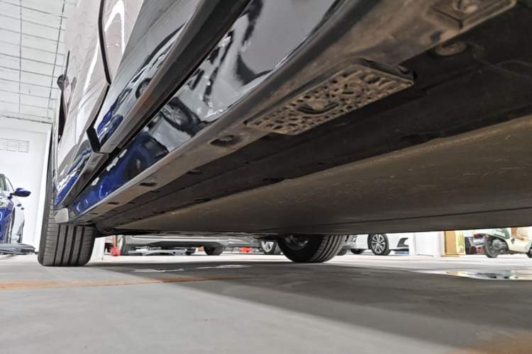 Used Xiaomi Auto YU7 2025 Ultra-Long Range Rear-Wheel Drive Version Left Side Sill
