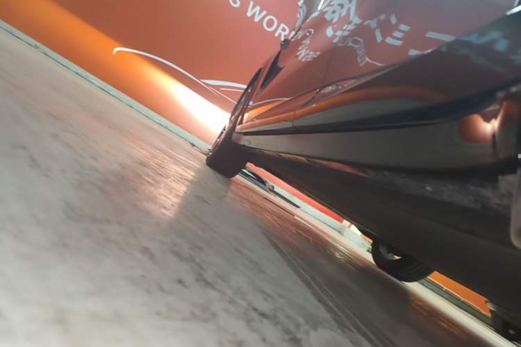 Used Xiaomi Auto YU7 2025 Ultra-Long Range High-Performance All-Wheel-Drive Max Edition Left Side Sill