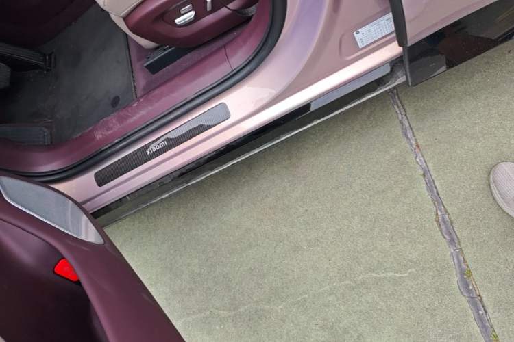 Used Xiaomi Auto YU7 2025 Ultra-Long Range High-Performance All-Wheel-Drive Max Edition Left Side Sill