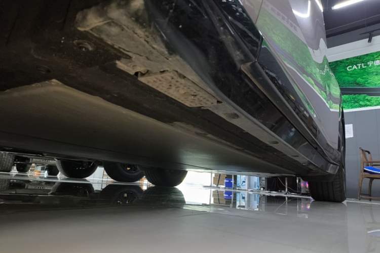 Used Xiaomi Auto YU7 2025 Ultra-Long Range Rear-Wheel Drive Version Left Side Sill