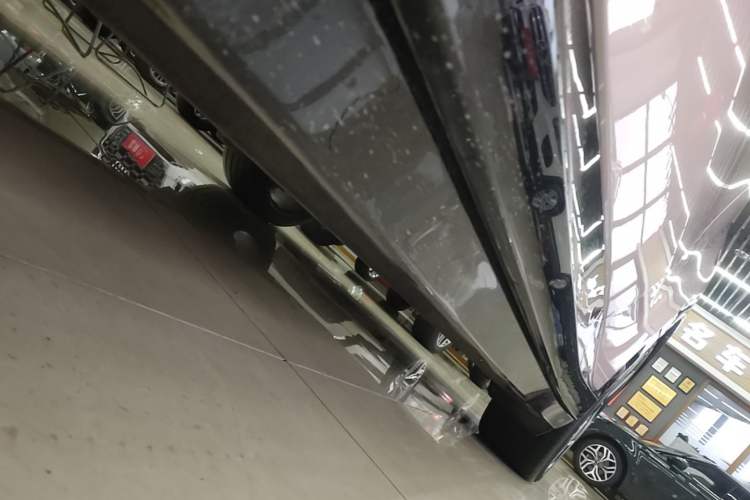 Used Xiaomi Auto YU7 2025 Ultra-Long Range High-Performance All-Wheel-Drive Max Edition Left Side Sill