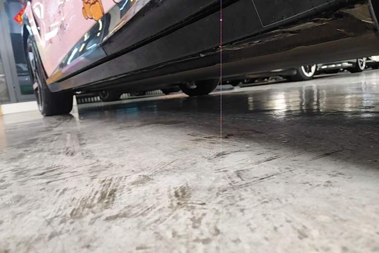 Used Xiaomi Auto YU7 2025 Ultra-Long Range All-Wheel Drive Pro Version Left Side Sill