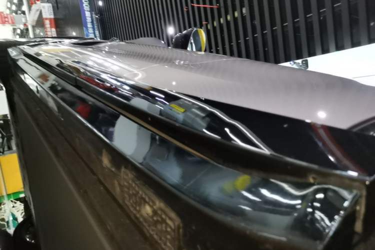 Used Xiaomi Auto YU7 2025 Ultra-Long Range High-Performance All-Wheel-Drive Max Edition Left Side Sill