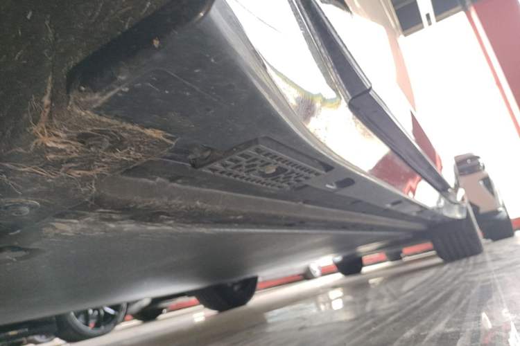 Used Xiaomi Auto YU7 2025 Ultra-Long Range All-Wheel Drive Pro Version Left Side Sill