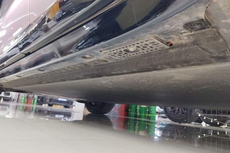 Used Xiaomi Auto YU7 2025 Ultra-Long Range Rear-Wheel Drive Version Left Side Sill