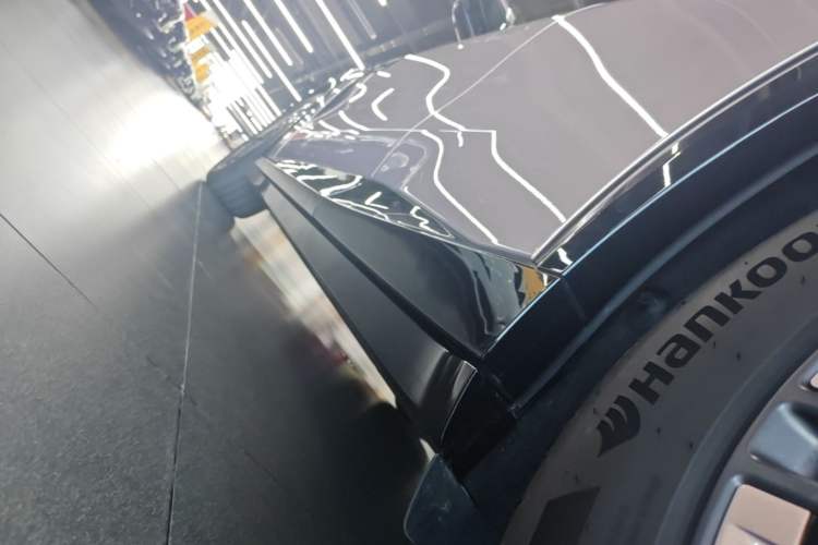 Used Xiaomi Auto YU7 2025 Ultra-Long Range High-Performance All-Wheel-Drive Max Edition Left Side Sill