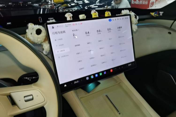 Used Xiaomi Auto YU7 2025 Ultra-Long Range Rear-Wheel Drive Version Audio And AC Panel