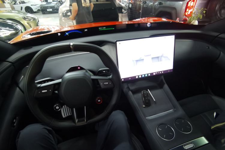 Used Xiaomi Auto YU7 2025 Ultra-Long Range All-Wheel Drive Pro Version Center Console