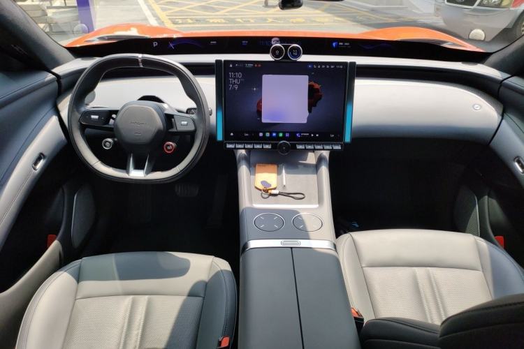 Used Xiaomi Auto YU7 2025 Ultra-Long Range High-Performance All-Wheel-Drive Max Edition Center Console