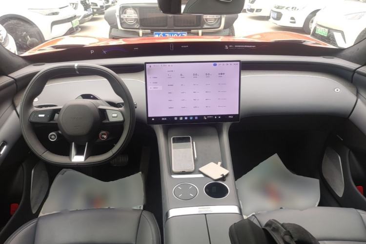 Used Xiaomi Auto YU7 2025 Ultra-Long Range High-Performance All-Wheel-Drive Max Edition Center Console