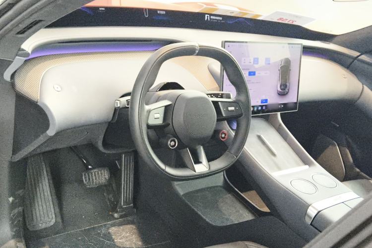 Used Xiaomi Auto YU7 2025 Ultra-Long Range High-Performance All-Wheel-Drive Max Edition Center Console